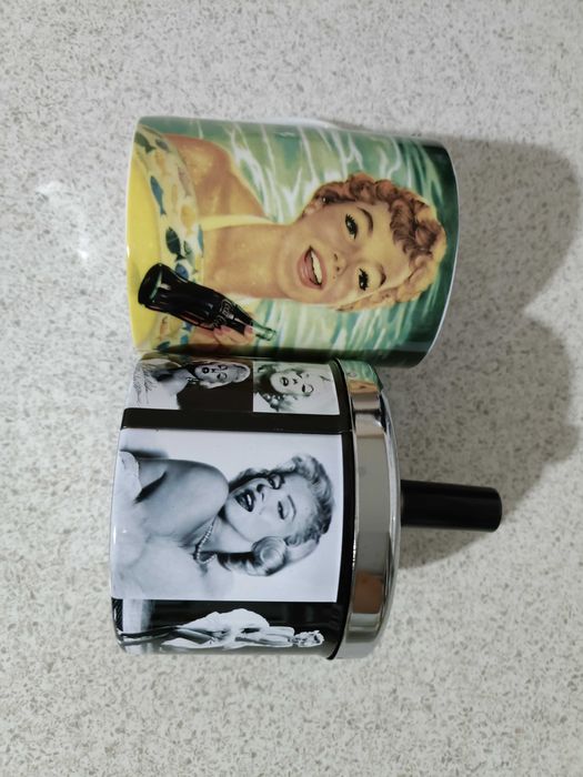 Cană Coca Cola și scrumieră Marilyn Monroe