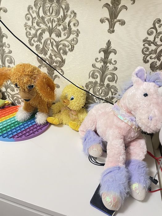 Продам шкатулку ручной работы ,тумбочку, игрушки
