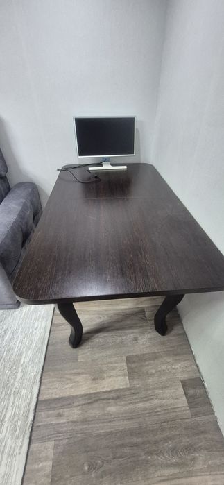 Стол в гостинную