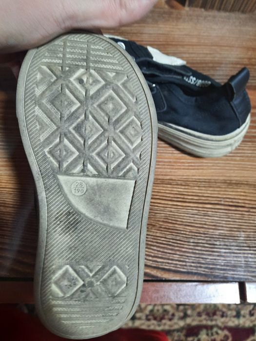 Продам детскую обувь