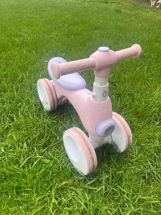 Детско колело за баланс MoMi - Tobis, розово