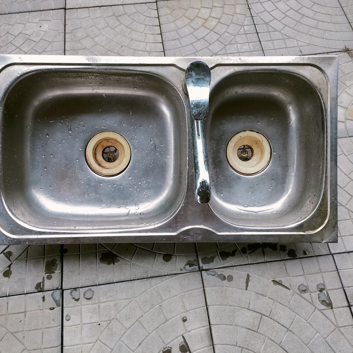 Мойка на кухню со смесителем