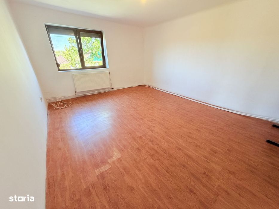 Vand casa in Paleu, Jud Bihor!3 cam., living mare, garaj.Teren 711 mp.