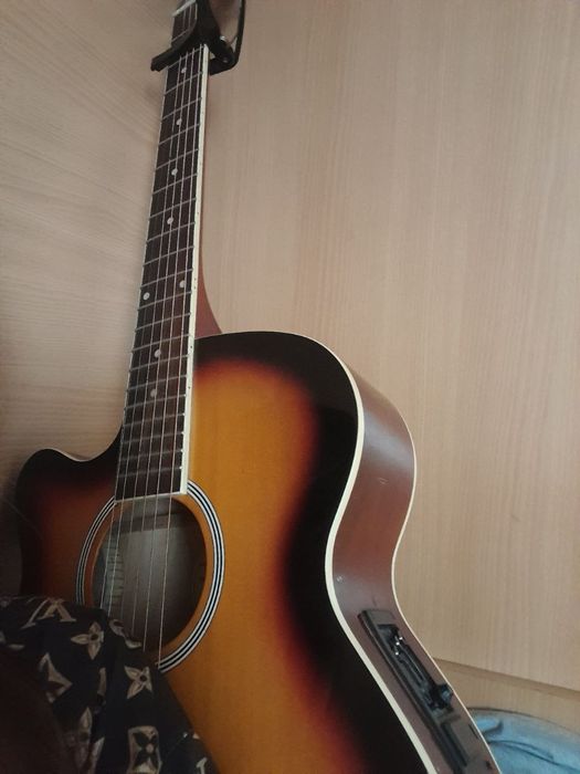 Продам гитару, цена договорная