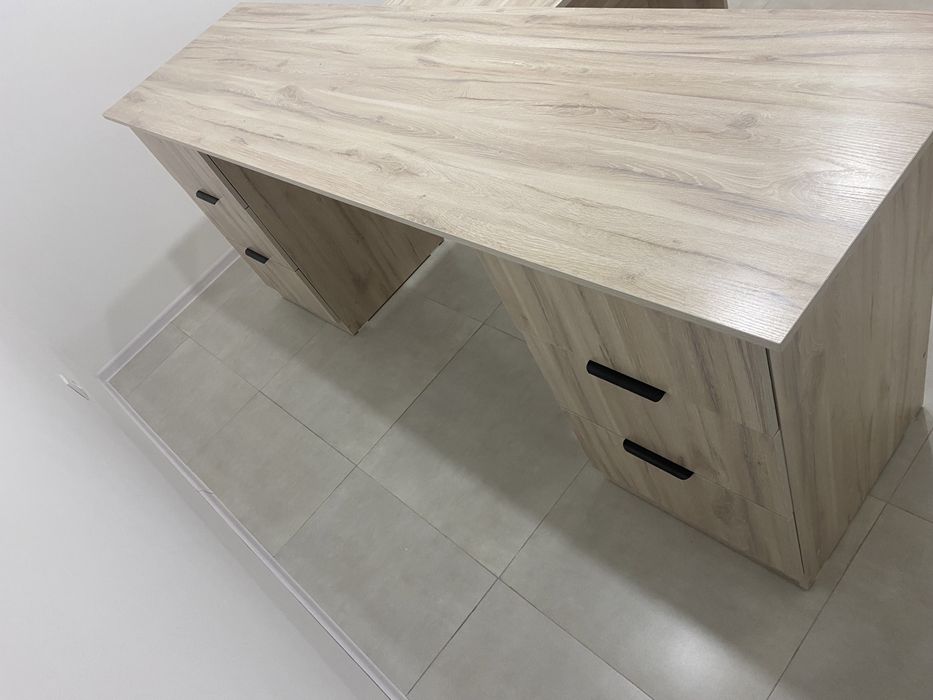 Стол рабочий в хорошом состояние