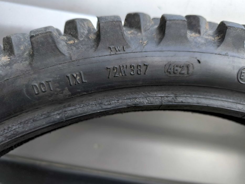 Кросова гума metzeler 90/90/21