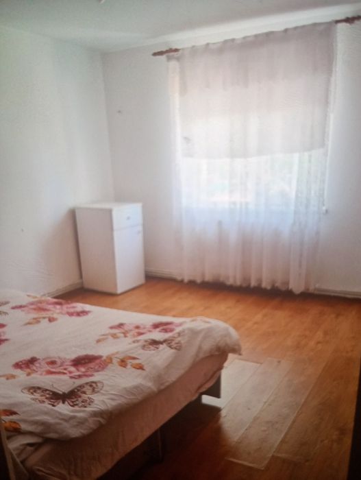 Închiriez apartament cu doua camere