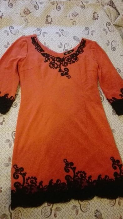 Rochie de zi mai scurtă maneca trei sferturi, culoare grena