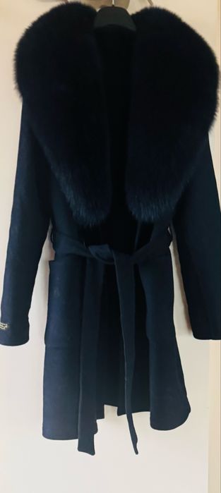 Бутиково  Палто от Кашмир и Вълна с Богата Яка от Лисица, Ново