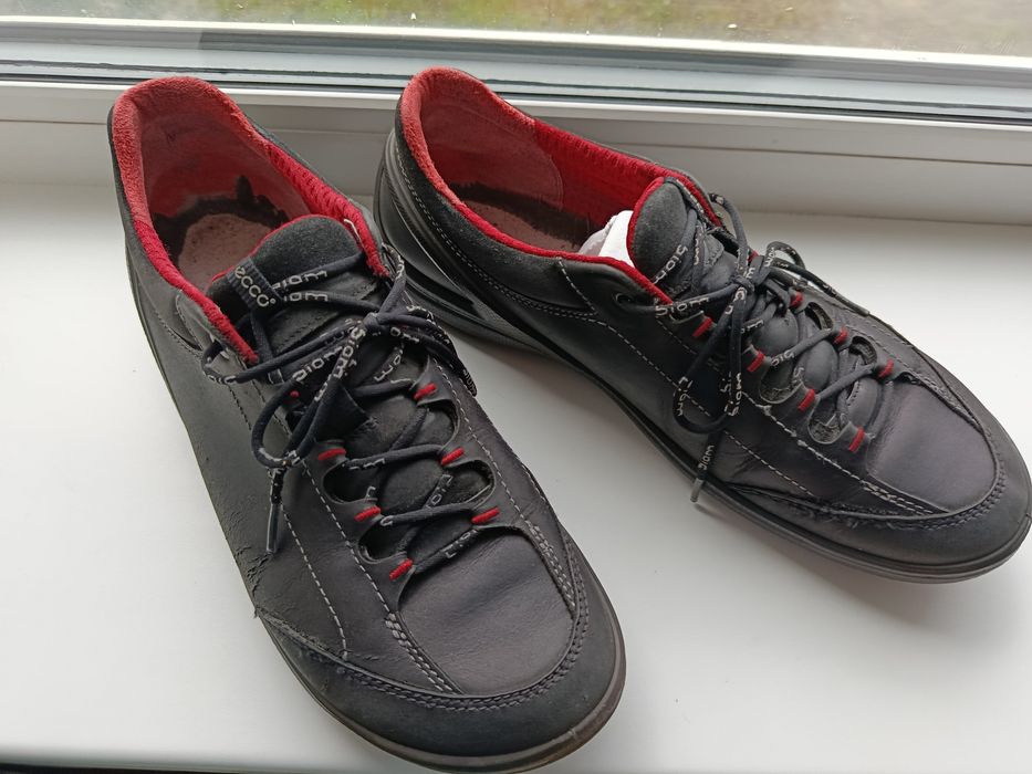 Продам кроссовки лето( сетка) ц 5000