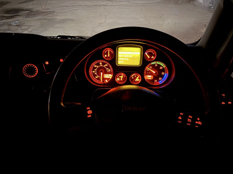 Camion basculabil + macara Daf 2008