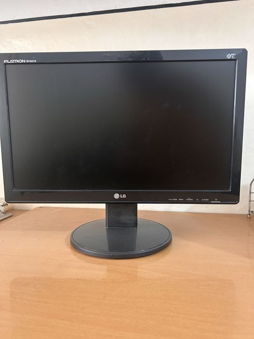 Monitoare PC LED/LCD 18.5" – Philips 193V5L & LG Flatron W1941S (Complet funcționale)