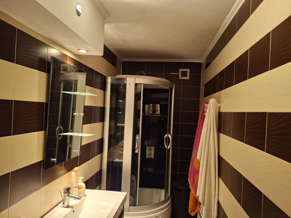 Vind sau schimb  apartament 2 camere  decomandat  cu centrala  propie