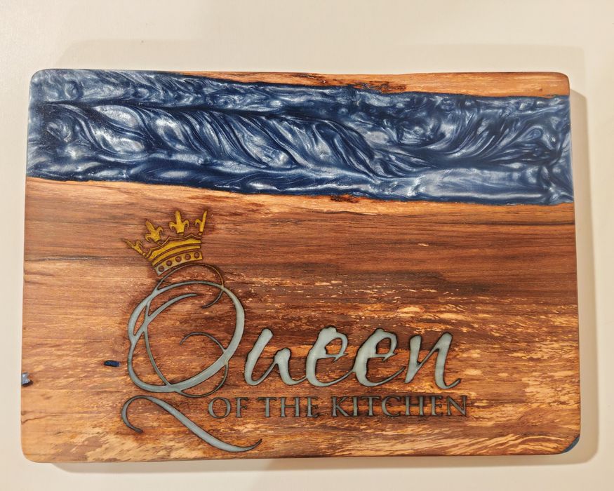 Дъспенсъри за алкохол и дъски от дърво и епоксидна смола