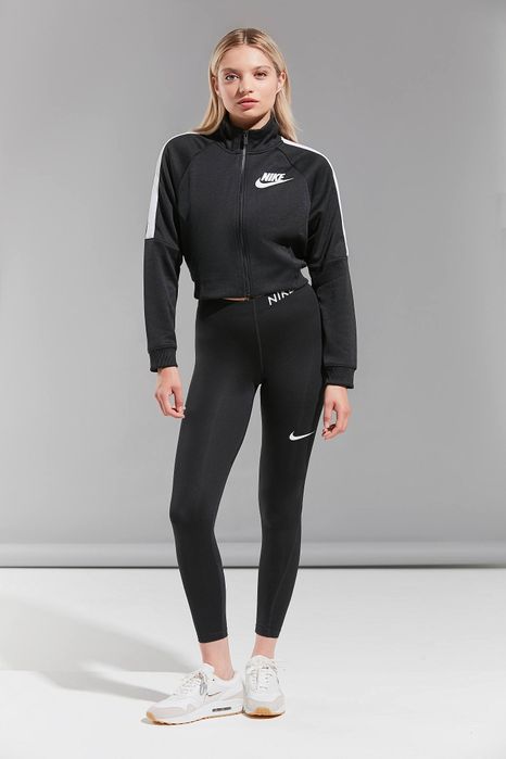 Дамско горнище Nike TechFleece  N98 Jacket , M Размер

Като ново 

цен