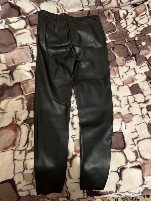 Pantaloni imitatie piele negrii