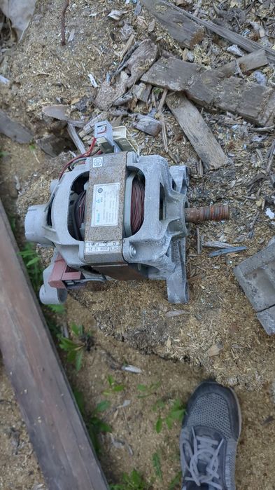 Продам моторы и генераторы.