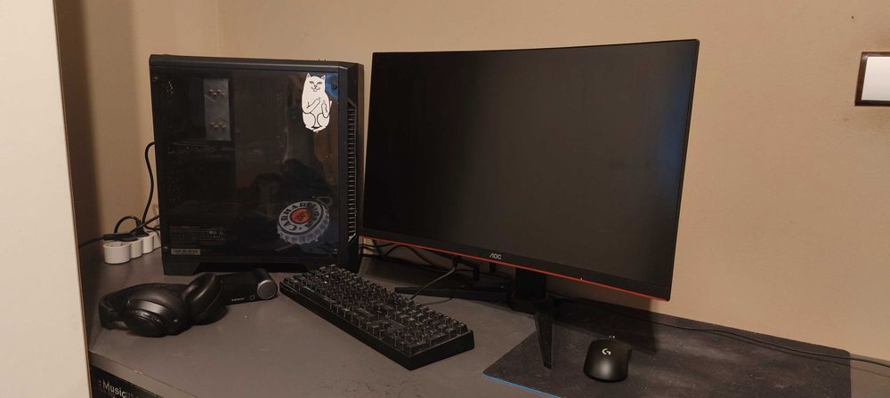 Гейминг компютър + пълен сет периферия – готов за игра