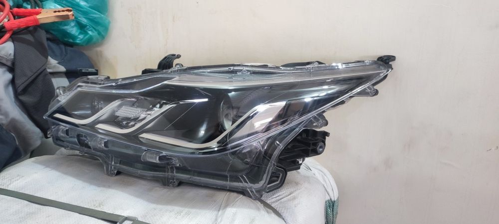 Левая фара на Короллу 210