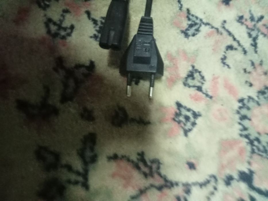 Vând PS 1 negociabil