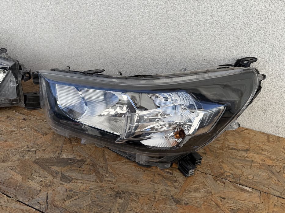 SET Far stanga dreapta toyota Hilux 2020-2023 Facelift Halogen Origine