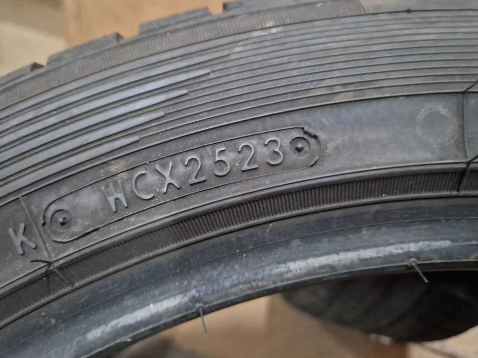 2 Toyo R18 245/45
зимни гуми
DOT2523