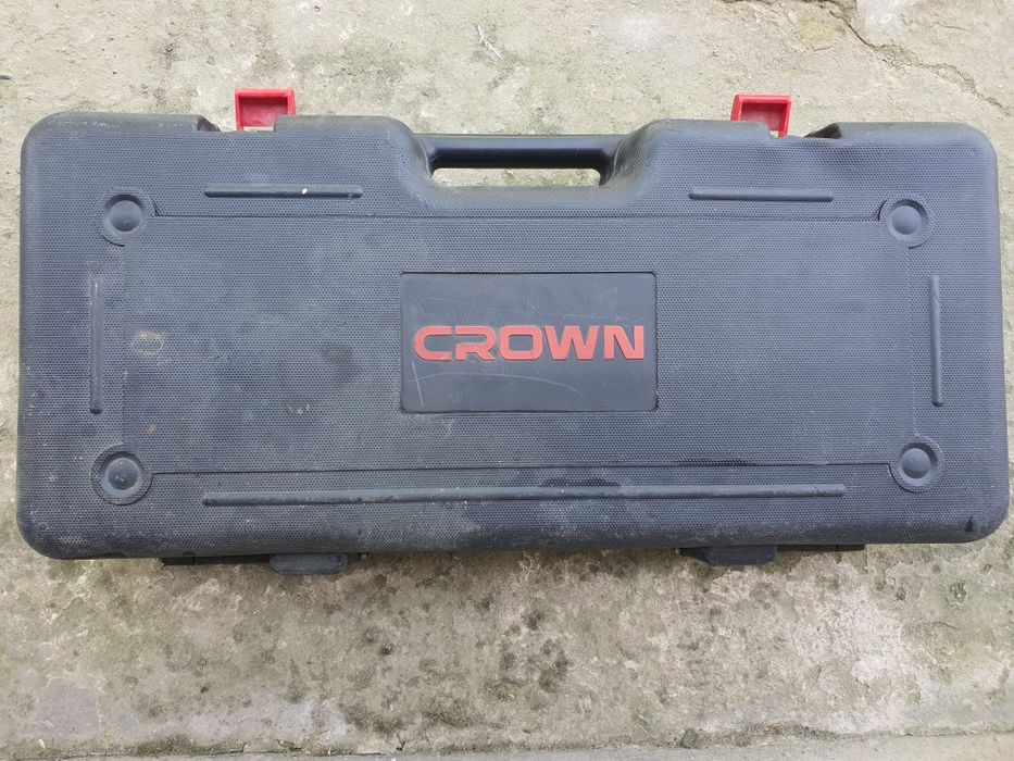Отбойный молоток Crown.