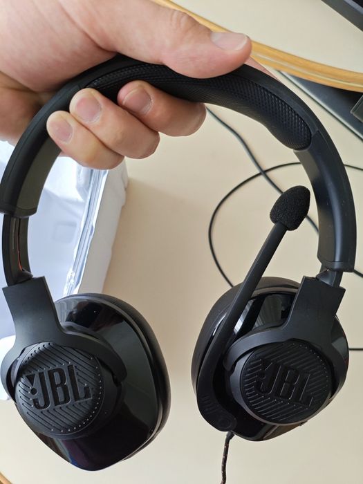 Продам наушники JBL