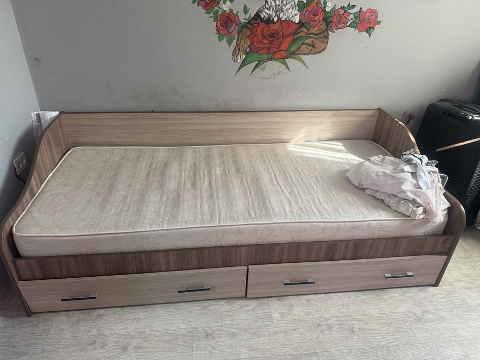 Продам кровать с матрасом