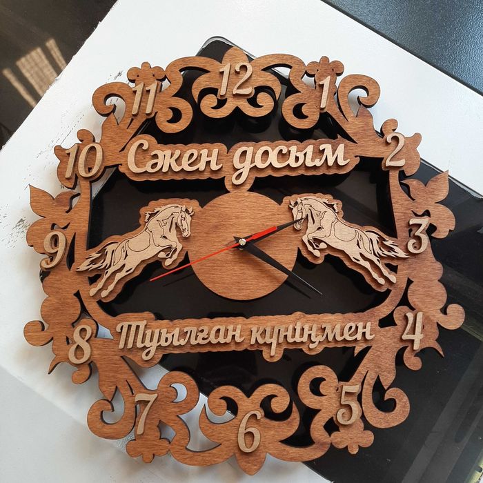 Деревянные часы на стену