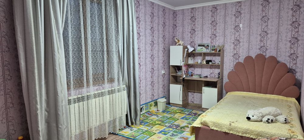 Кровать для девочки со столом