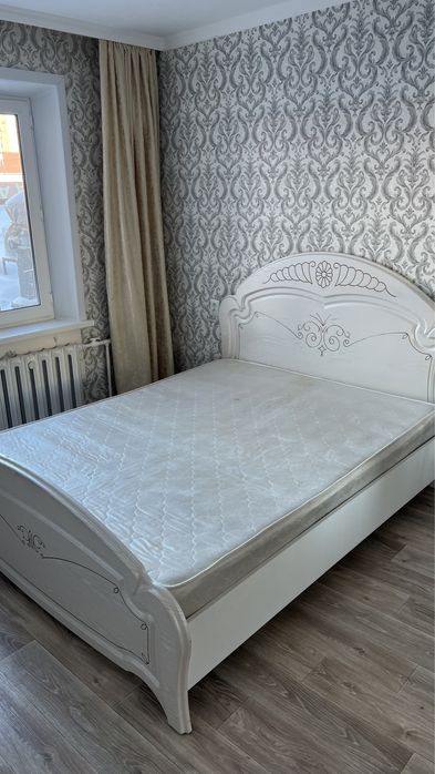 Кровать двухспальняя с матрасом