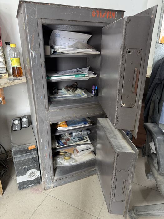 Сейф СССР, тяжелый, с песком