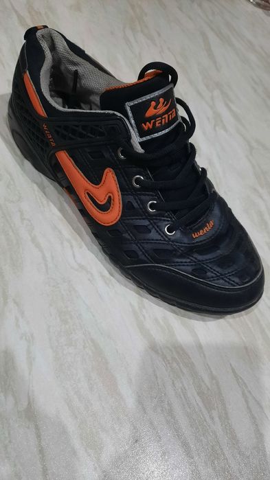 Продам мужские ботинки