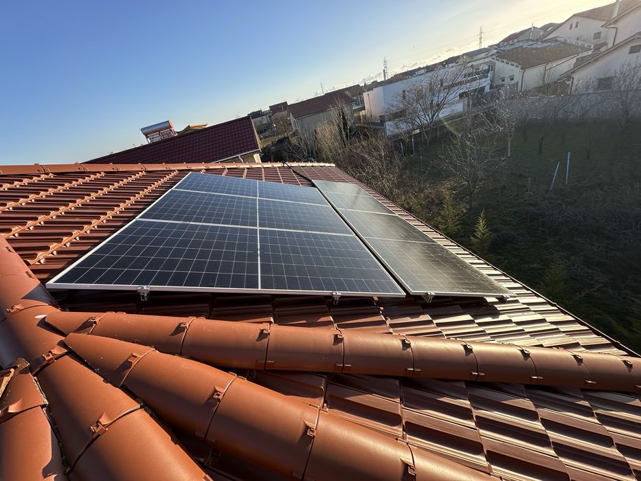 Montam panouri foto voltaice