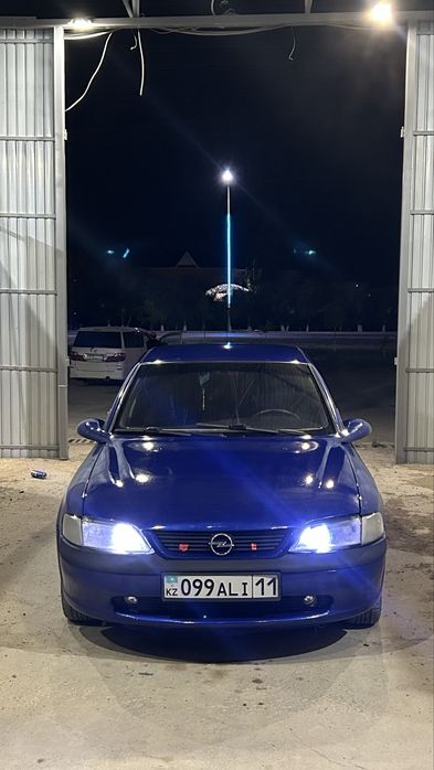 Продам машину опель вектра б