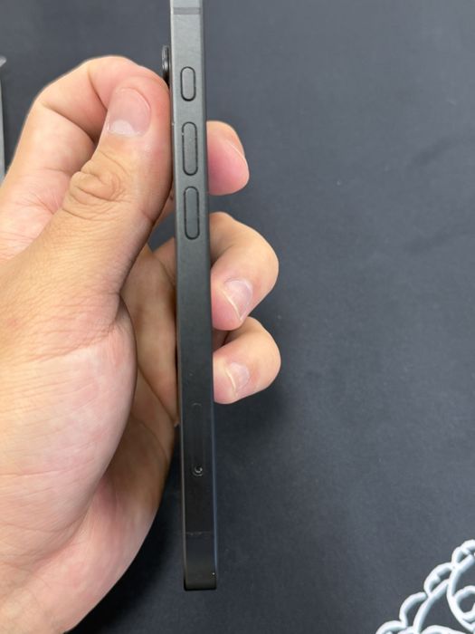 Продам Iphone 16e 128gb