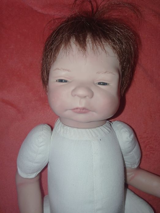 Vând păpușă colecție stantata