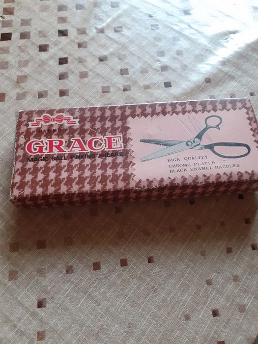 Чисто нова неизползвана шивашка ножица. Режещата на  зигзак.