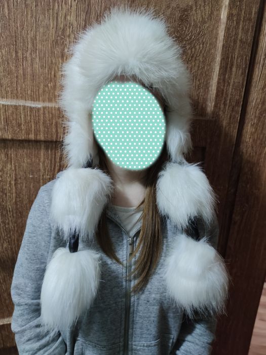 Мека топла пухкава шапка