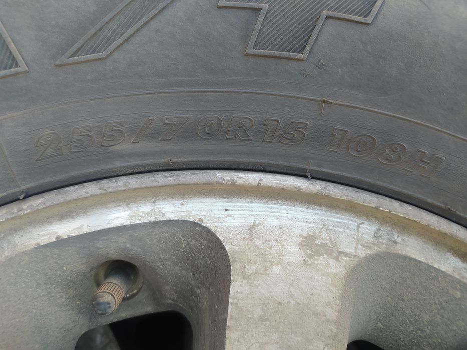 255/70R15 maxtrek maxxis