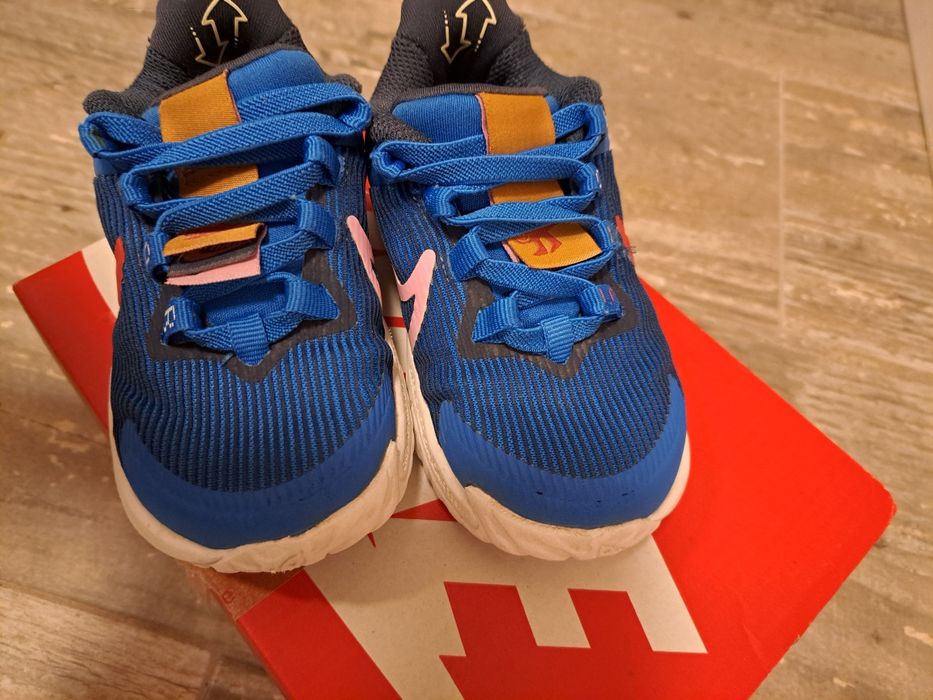 Маратонки Nike 22