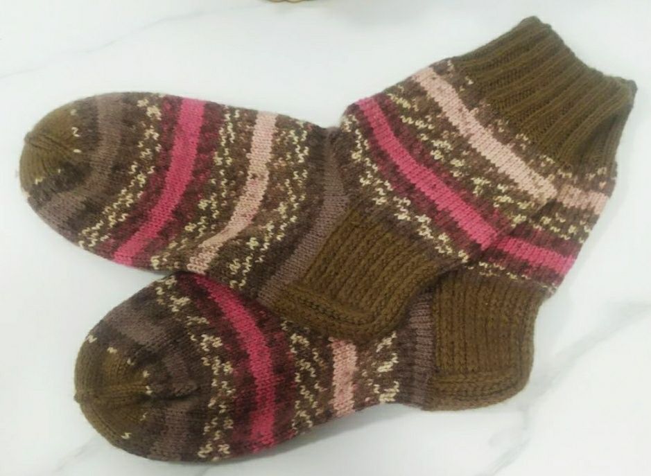 Вязаные носочки из натуральной пряжи.