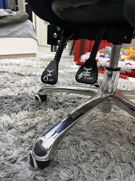 Кресло игровое/офисное б/у в отличном состоянии