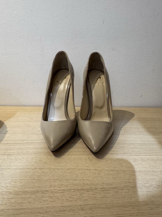 Бежови 12см токове с червена подметка 37 номер