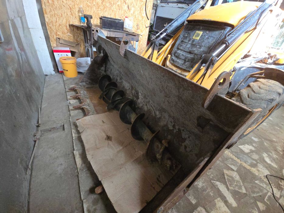 экскаватор-погрузчик JCB 3CX