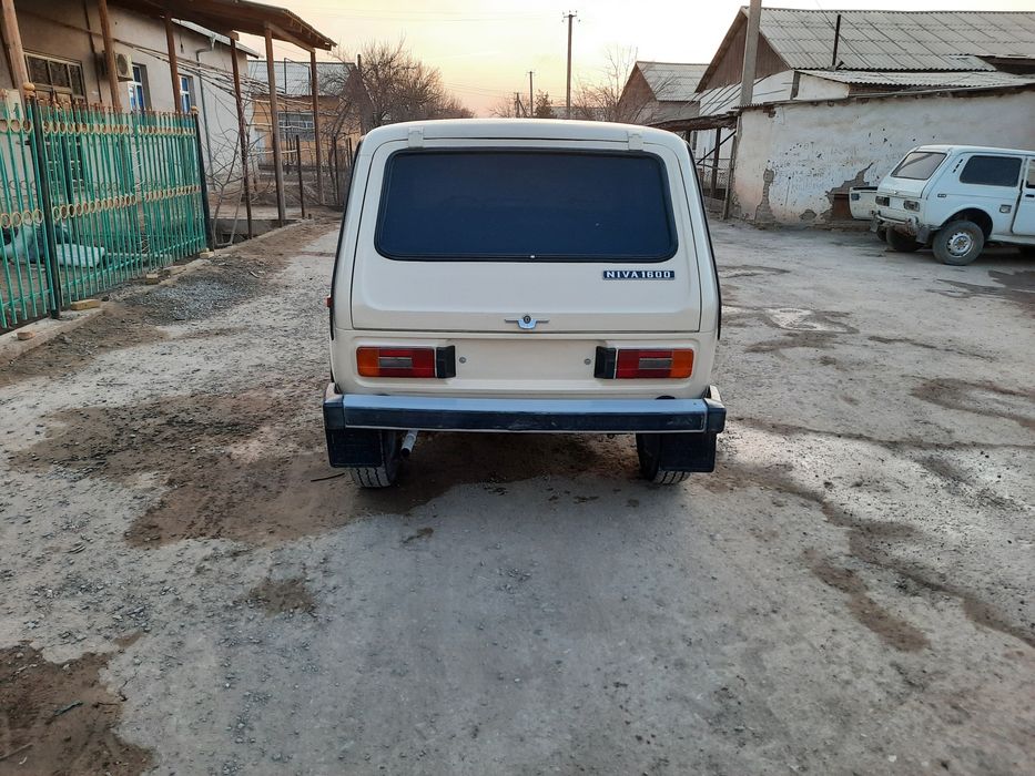 нива мошина  таййор 4 баллон янги раздадка передог ишлаб турибди