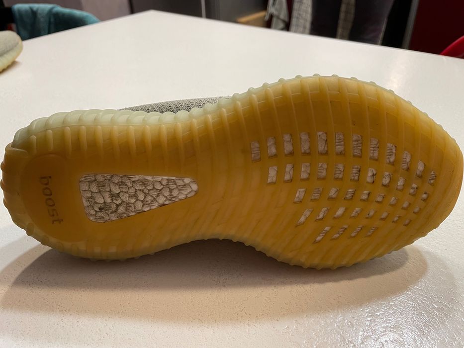 Маратонки adidas x Yeezy Boost.