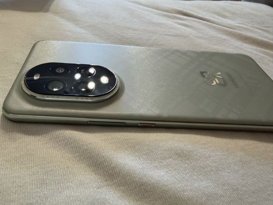 Гаранция Huawei Nova 13 Pro + Слушалки Huawei - FreeBuds 6i+ зарядно