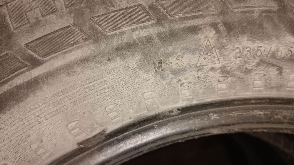 Продам Две  Комплекта Шины